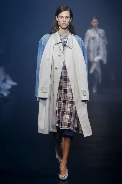 Look 27